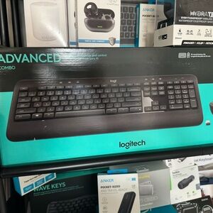 Logitech Advanced Wireless Keyboard and Mouse Set in Black